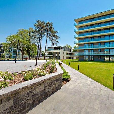Clyde-Premium Lelle Waterfront Private Apartment Balatonlelle Esterno foto