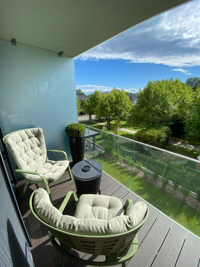 Clyde-Premium Lelle Waterfront Private Apartment Balatonlelle Esterno foto