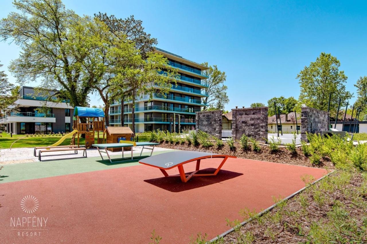 Clyde-Premium Lelle Waterfront Private Apartment Balatonlelle Esterno foto