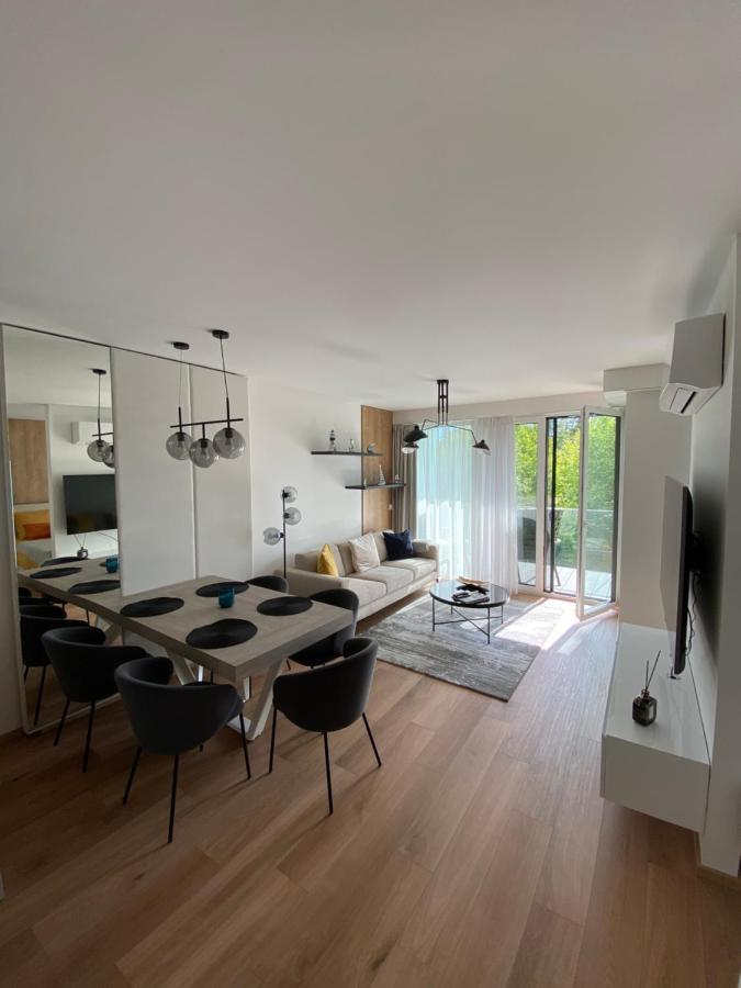Clyde-Premium Lelle Waterfront Private Apartment Balatonlelle Esterno foto
