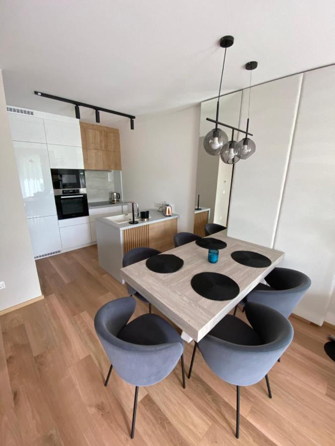 Clyde-Premium Lelle Waterfront Private Apartment Balatonlelle Esterno foto