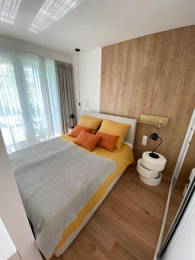 Clyde-Premium Lelle Waterfront Private Apartment Balatonlelle Esterno foto